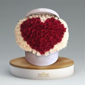 red heart roses box