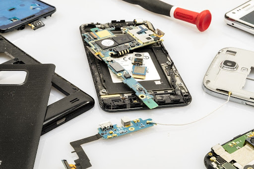 How Can Self Repairing Damage Your Mobile Phone?